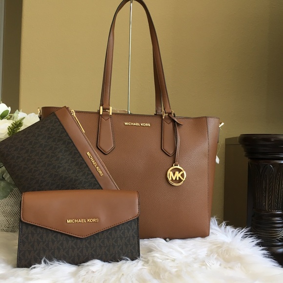 Michael Kors Handbags - Last set✨Michael Kors 3 in 1 Kimberly tote set